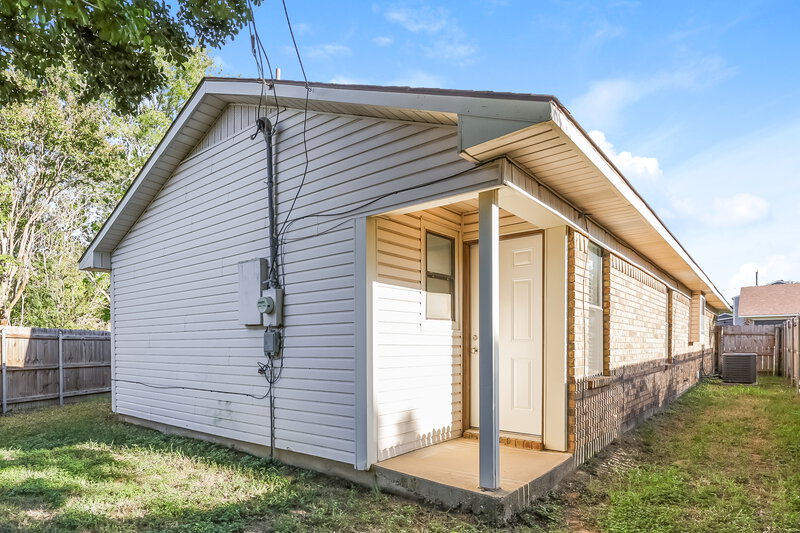 2,125/Mo, 4601 Fernwood Dr Arlington, TX 76001 Rear View