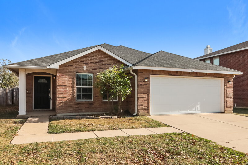2,260/Mo, 8123 Stowe Springs Ln Arlington, TX 76002 Front View