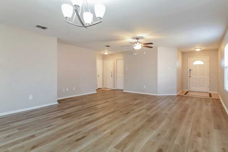 2,260/Mo, 8123 Stowe Springs Ln Arlington, TX 76002 Dining Room View