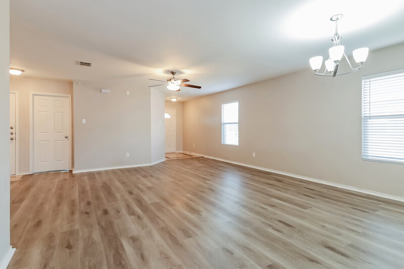 2,260/Mo, 8123 Stowe Springs Ln Arlington, TX 76002 Dining Room View 2