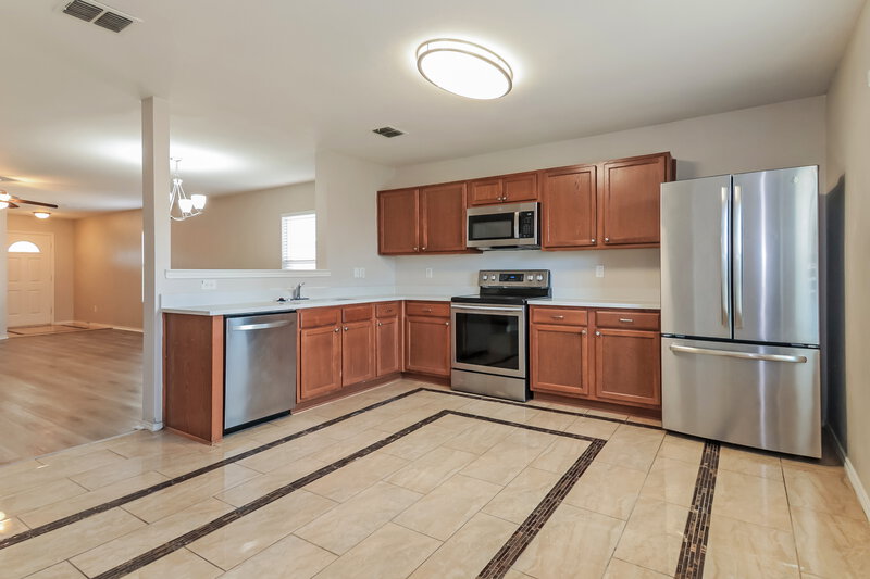 2,260/Mo, 8123 Stowe Springs Ln Arlington, TX 76002 Kitchen View