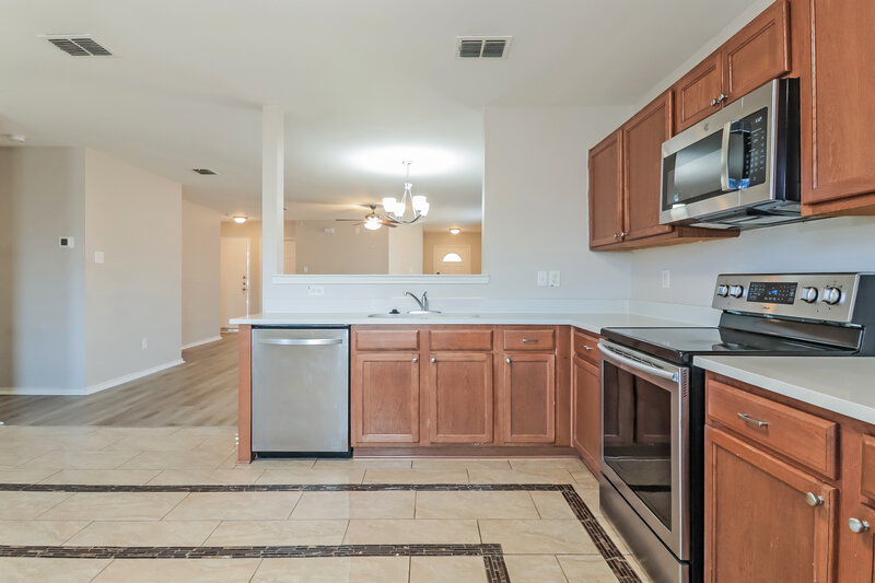 2,260/Mo, 8123 Stowe Springs Ln Arlington, TX 76002 Kitchen View 2