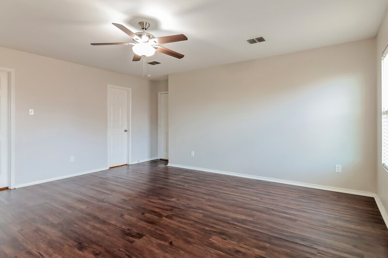 2,260/Mo, 8123 Stowe Springs Ln Arlington, TX 76002 Main Bedroom View 2