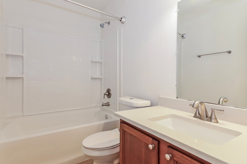 2,260/Mo, 8123 Stowe Springs Ln Arlington, TX 76002 Bathroom View