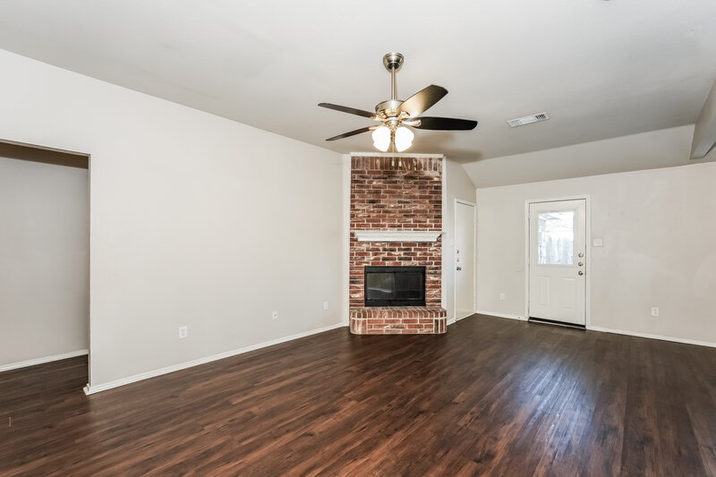 1,950/Mo, 1137 Alicia Ln Lancaster, TX 75134 Living Room View 3