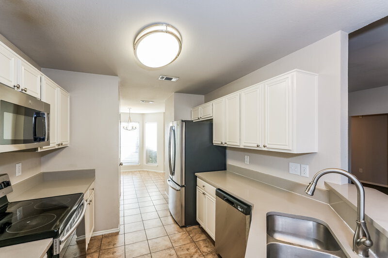 1,950/Mo, 1137 Alicia Ln Lancaster, TX 75134 Kitchen View