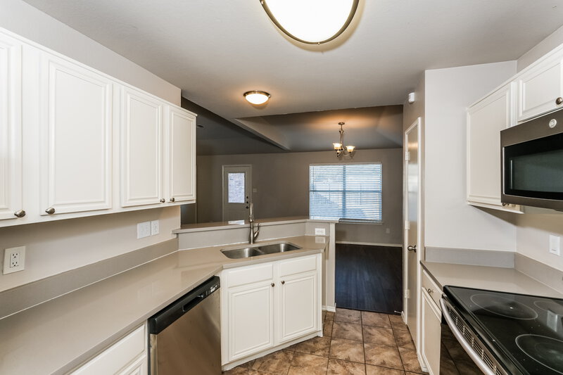 1,950/Mo, 1137 Alicia Ln Lancaster, TX 75134 Kitchen View 2