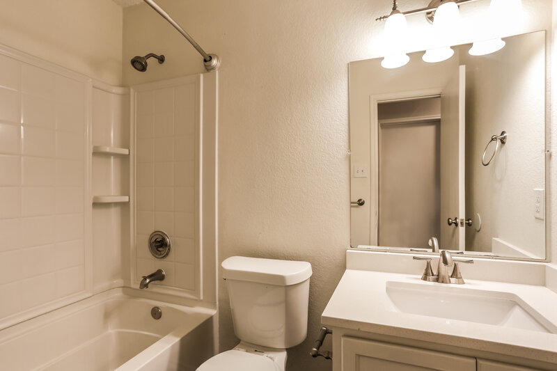 2,440/Mo, 3528 Quannah Dr Grand Prairie, TX 75052 Bathroom View