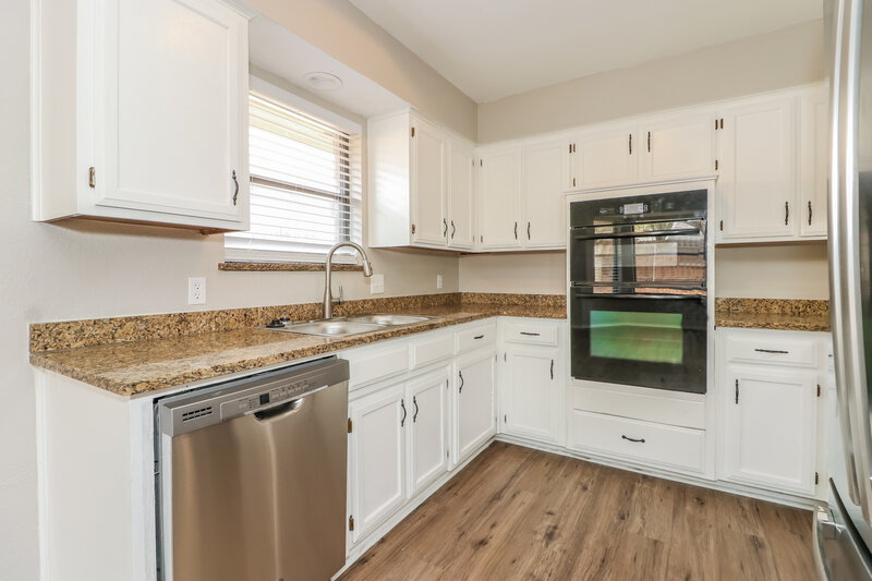 2,160/Mo, 5118 El Rancho Ct Arlington, TX 76017 Kitchen View 2