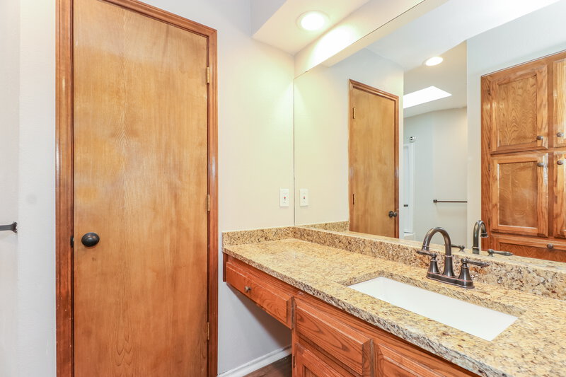 2,160/Mo, 5118 El Rancho Ct Arlington, TX 76017 Bathroom View