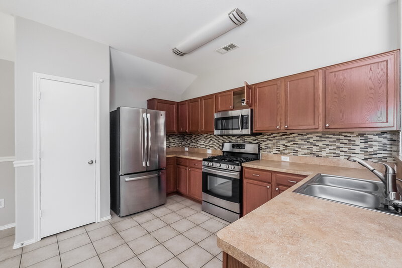 2,340/Mo, 1222 Alhambra Dr Lancaster, TX 75146 Kitchen View