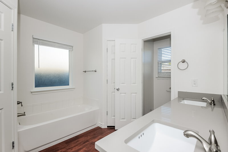 1,965/Mo, 5008 Waddell St Fort Worth, TX 76114 Master Bathroom View