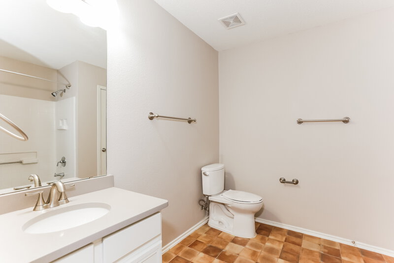 2,475/Mo, 608 Candelila Drive DeSoto, TX 75115 Bathroom View