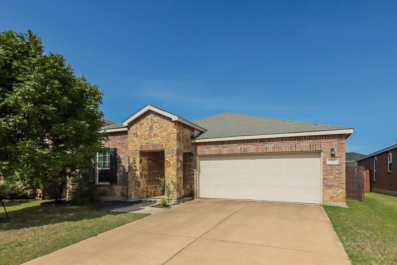 2,115/Mo, 1724 Gayla Creek Dr Little Elm, TX 75068 Front View
