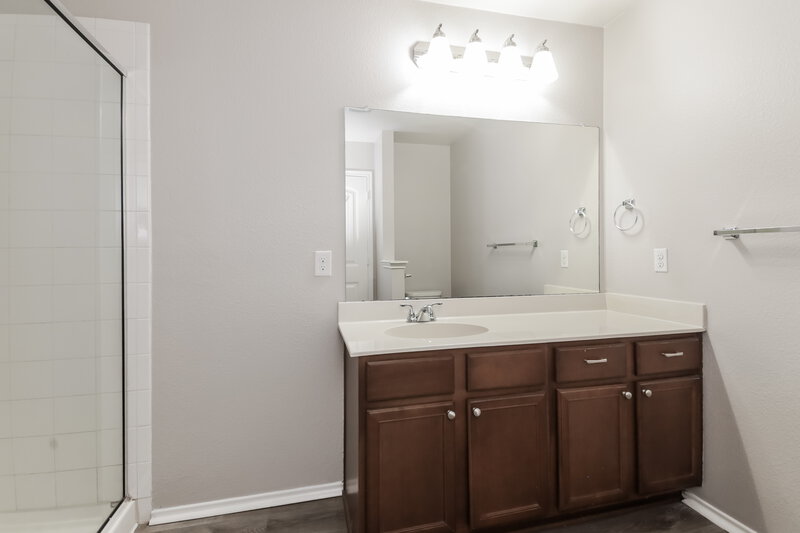 1,990/Mo, 1611 Sorghum Dr Princeton, TX 75407 Main Bathroom View