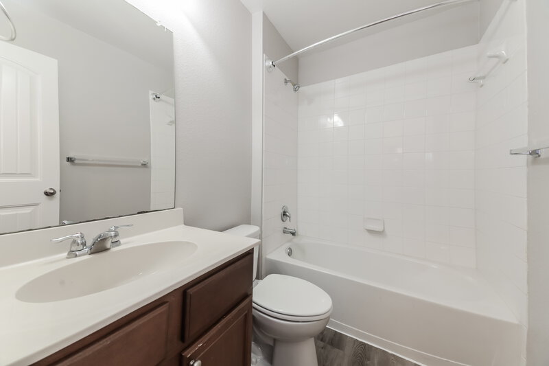 1,990/Mo, 1611 Sorghum Dr Princeton, TX 75407 Bathroom View