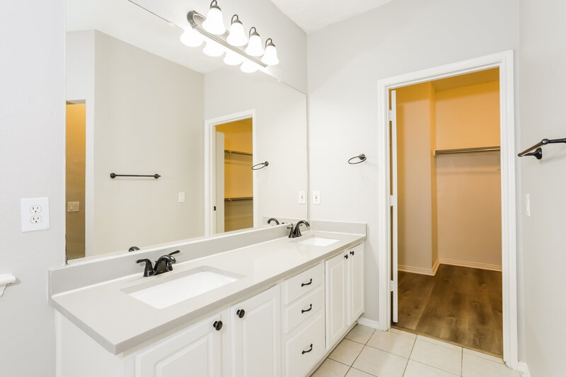 2,155/Mo, 8212 French Quarter Ln Fort Worth, TX 76123 Main Bathroom View