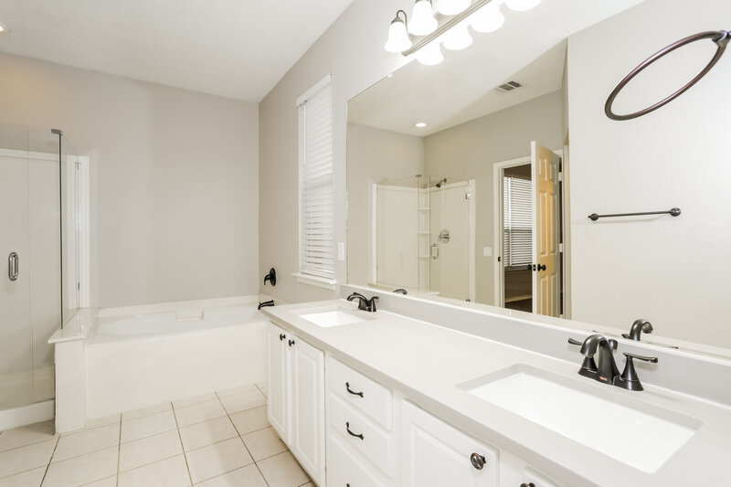 2,155/Mo, 8212 French Quarter Ln Fort Worth, TX 76123 Main Bathroom View 2