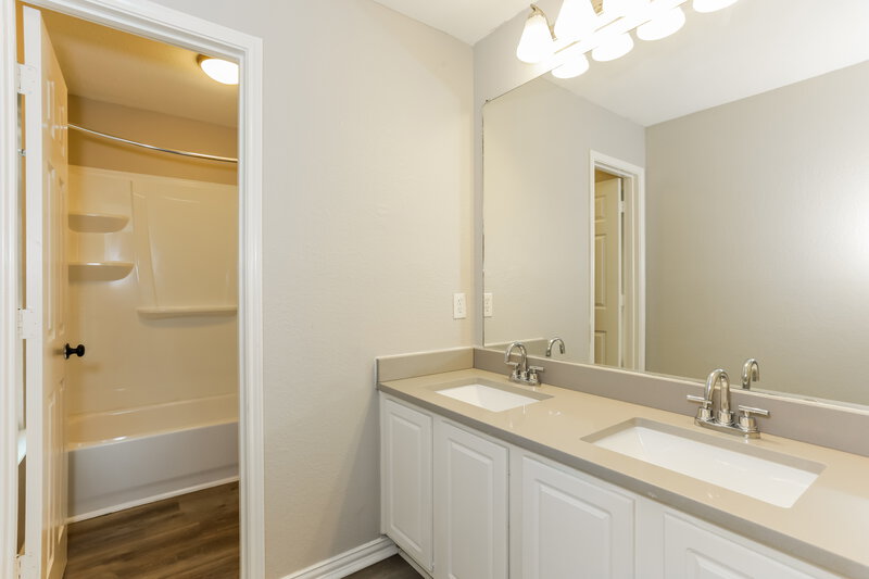 2,155/Mo, 8212 French Quarter Ln Fort Worth, TX 76123 Bathroom View