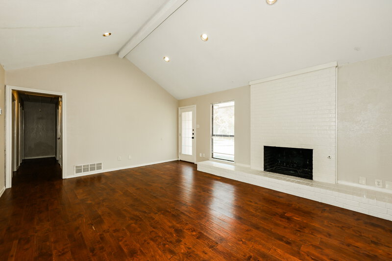 2,450/Mo, 904 Fairfield Ln Flower Mound, TX 75028 Living Room View 2