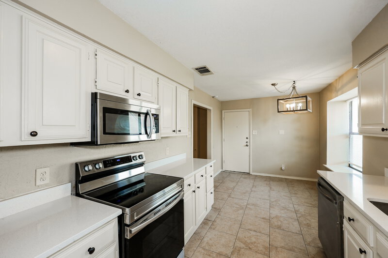 2,450/Mo, 904 Fairfield Ln Flower Mound, TX 75028 Kitchen View 2