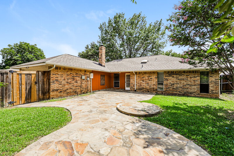 2,450/Mo, 904 Fairfield Ln Flower Mound, TX 75028 Rear View 2