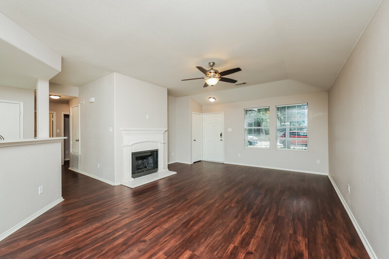 2,095/Mo, 2021 Bentwood Dr Glenn Heights, TX 75154 Living Room View