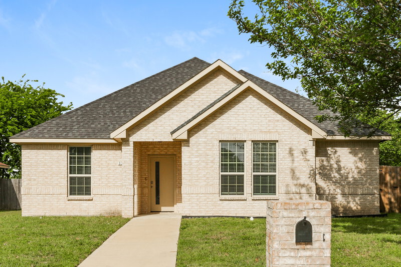 2,430/Mo, 1314 Roan Dr Lancaster, TX 75134 External View