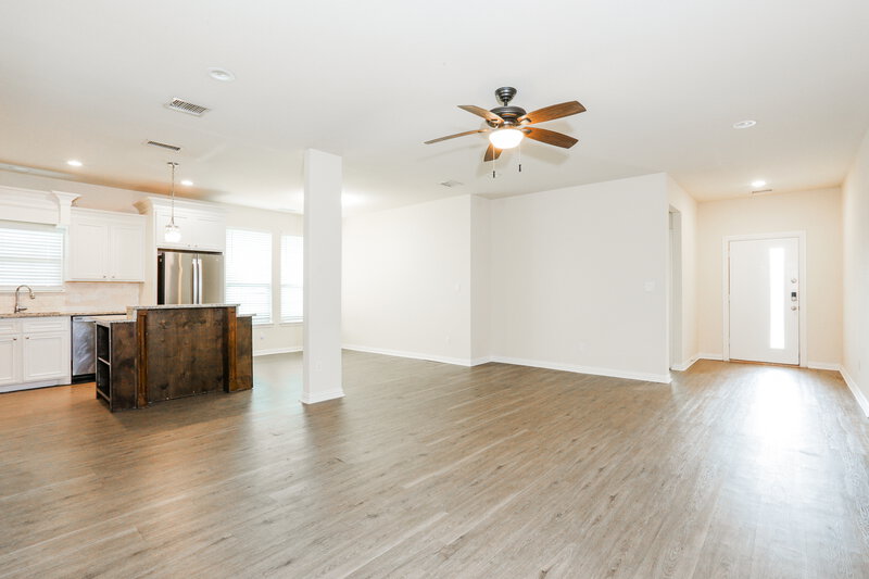 2,430/Mo, 1314 Roan Dr Lancaster, TX 75134 Living Room View