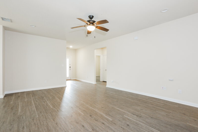 2,430/Mo, 1314 Roan Dr Lancaster, TX 75134 Living Room View 2