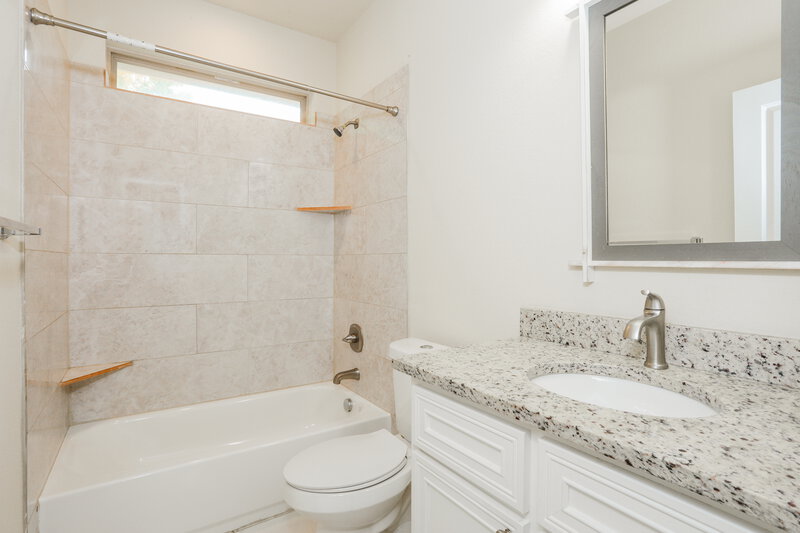 2,430/Mo, 1314 Roan Dr Lancaster, TX 75134 Bathroom View