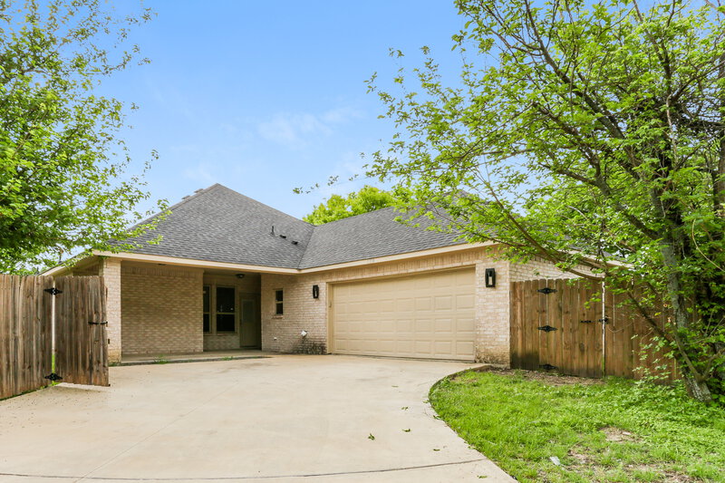 2,430/Mo, 1314 Roan Dr Lancaster, TX 75134 Rear View 2