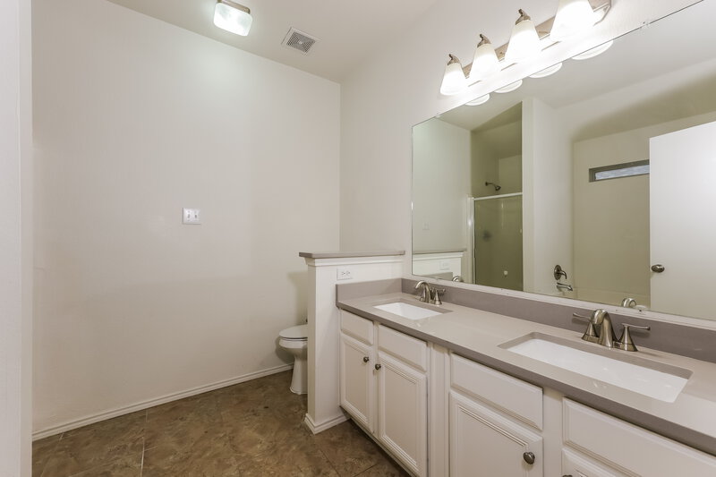 2,605/Mo, 1016 Winding Creek Drive Cedar Hill, TX 75104 Main Bathroom View