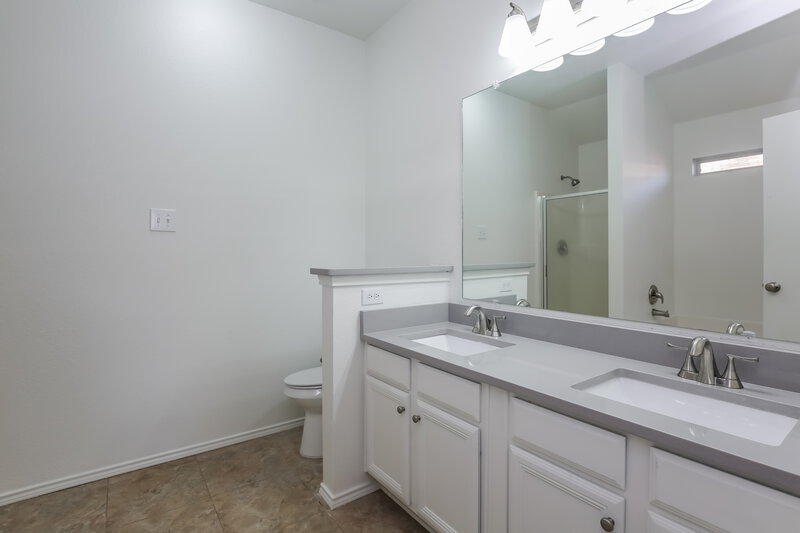 1,870/Mo, 1016 Winding Creek Drive Cedar Hill, TX 75104 Master Bathroom View