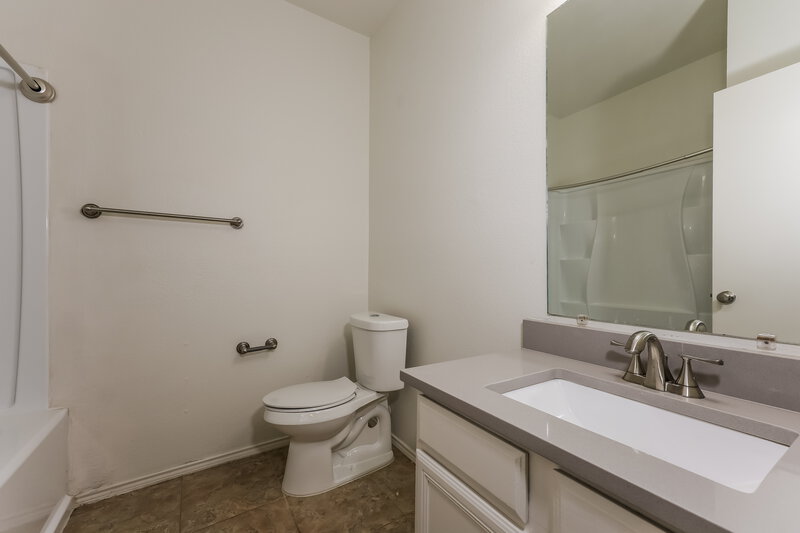2,605/Mo, 1016 Winding Creek Drive Cedar Hill, TX 75104 Bathroom View