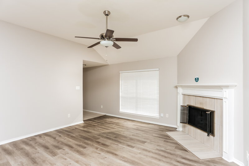 2,000/Mo, 822 Astaire Ave Duncanville, TX 75137 Living Room View