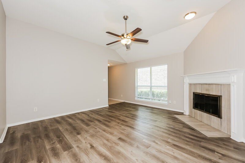 2,060/Mo, 822 Astaire Ave Duncanville, TX 75137 Living Room View 2