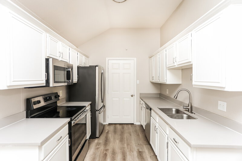 2,000/Mo, 822 Astaire Ave Duncanville, TX 75137 Kitchen View