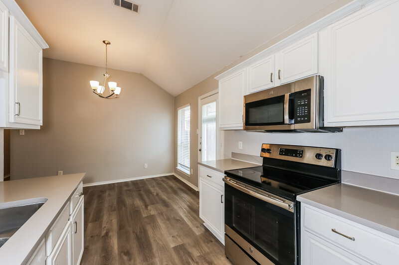 2,060/Mo, 822 Astaire Ave Duncanville, TX 75137 Kitchen View 3