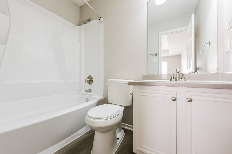 2,060/Mo, 822 Astaire Ave Duncanville, TX 75137 Bathroom View