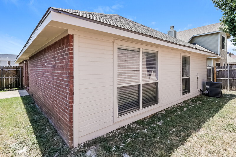 2,060/Mo, 822 Astaire Ave Duncanville, TX 75137 Rear View