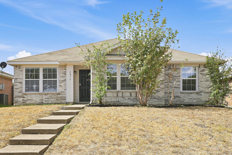 2,080/Mo, 2813 Mcintosh Court Lancaster, TX 75134 External View