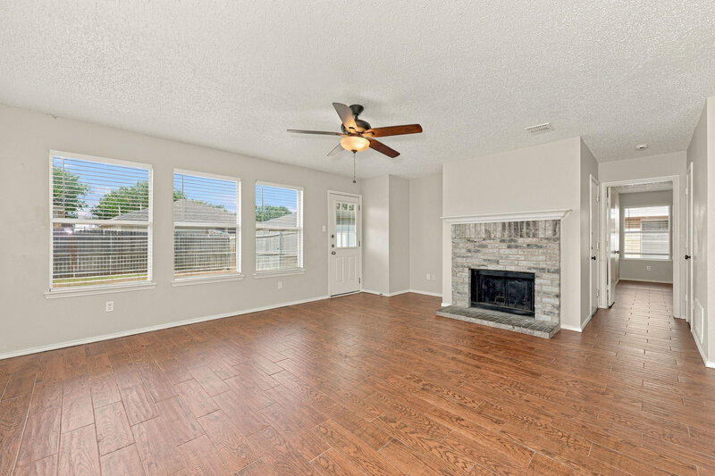 2,080/Mo, 2813 Mcintosh Court Lancaster, TX 75134 Living Room View