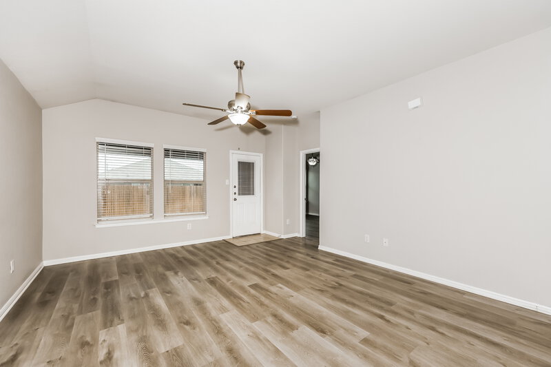 2,050/Mo, 829 Walls Blvd Crowley, TX 76036 Living Room View 2