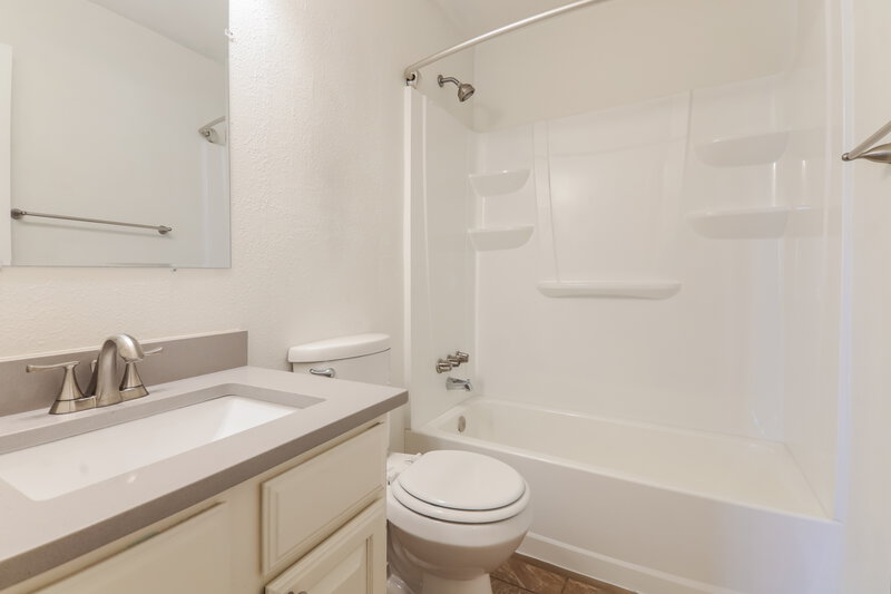 2,105/Mo, 2131 Trishia Ln Glenn Heights, TX 75154 Bathroom View