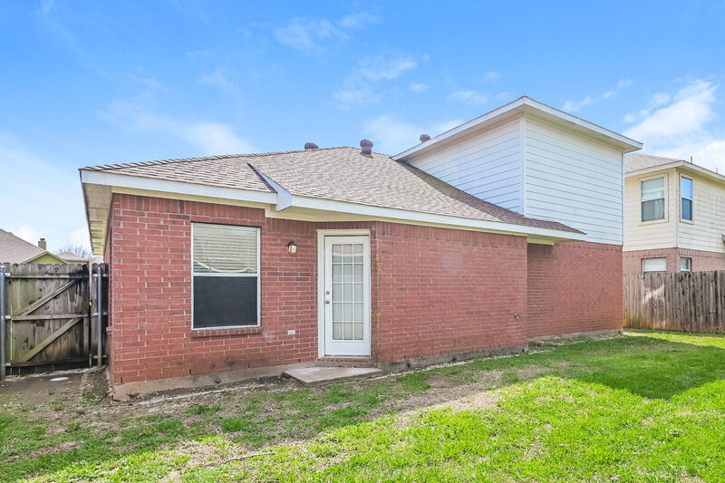 1,965/Mo, 2104 Deniro Drive Fort Worth, TX 76134 Rear View