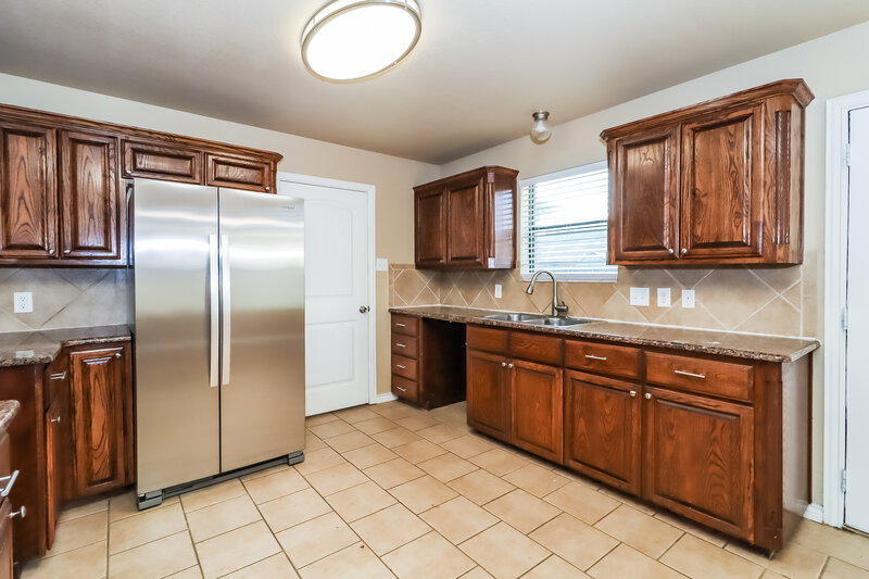 2,030/Mo, 2121 Deniro Dr Fort Worth, TX 76134 Kitchen View 2