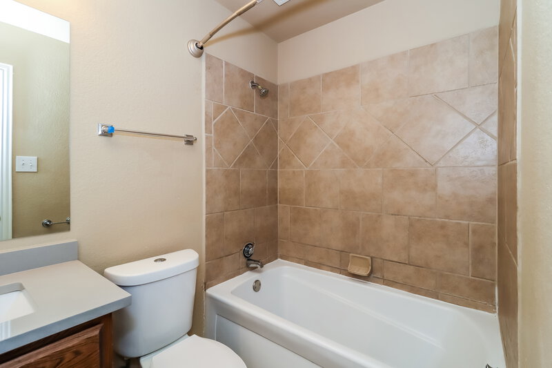 2,030/Mo, 2121 Deniro Dr Fort Worth, TX 76134 Bathroom View