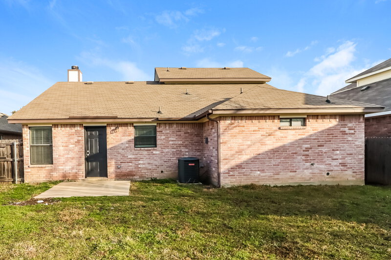 2,030/Mo, 2121 Deniro Dr Fort Worth, TX 76134 Rear View
