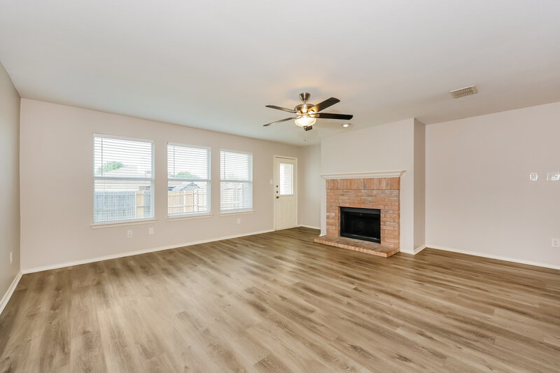 2,150/Mo, 2217 Midbury Drive Lancaster, TX 75134 Living Room View